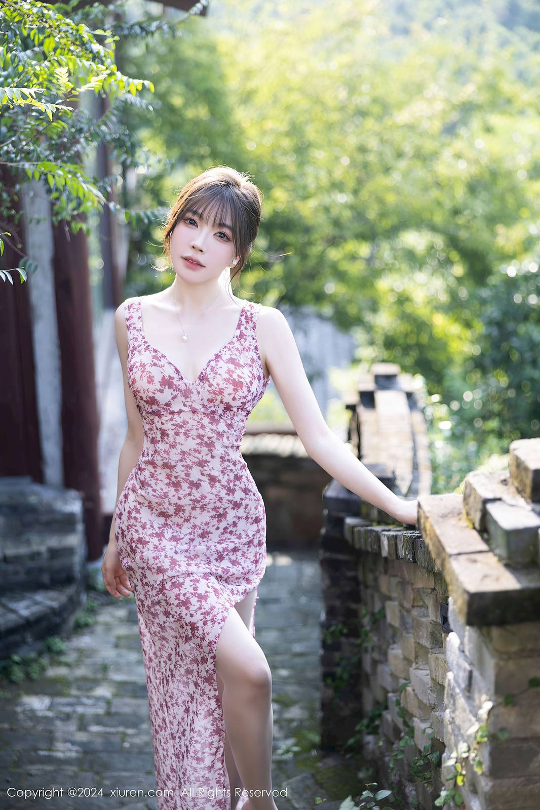 秀人网女神徐莉芝Booty碎花连衣裙修长美腿广西崇左旅拍-20