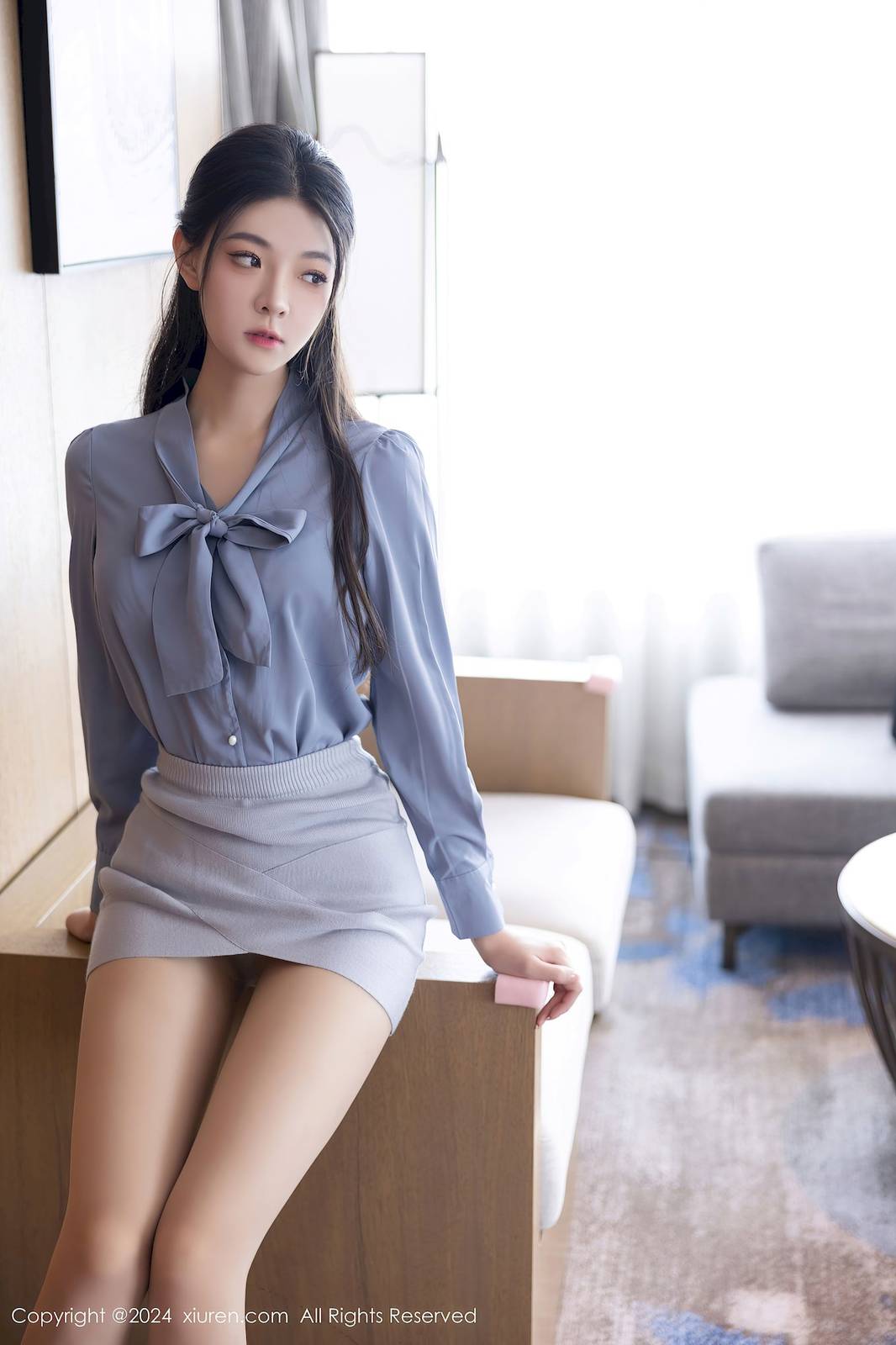 秀人网新人模特初梦瑶蓝色衬衫搭配肉色丝袜性感写真-7