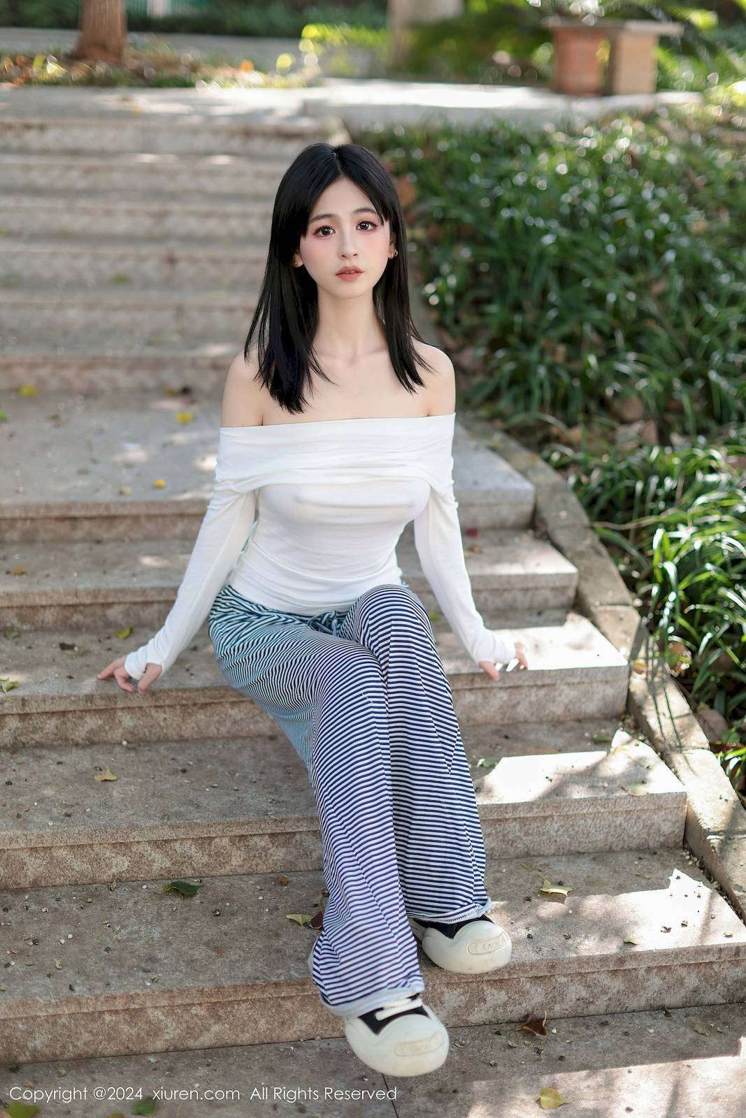 秀人网新人奶芙乔乔白色T恤搭配魅惑黑丝性感写真-6