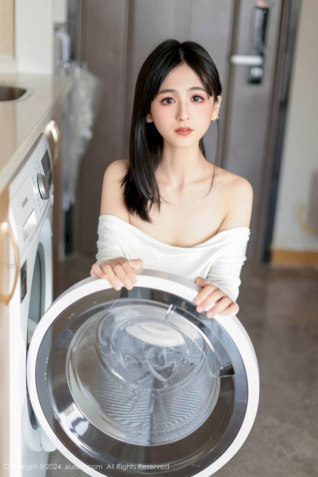 秀人网新人奶芙乔乔白色T恤搭配魅惑黑丝性感写真-14