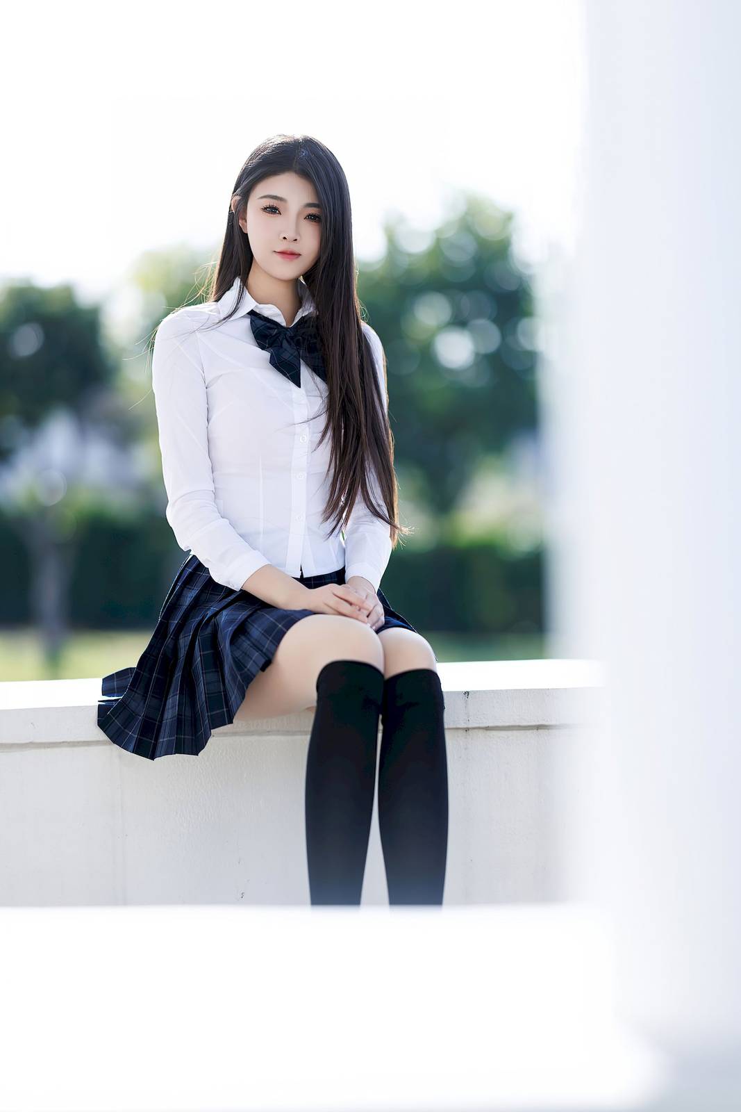 秀人网新人模特初梦瑶白色上衣搭配蓝色短裙性感写真-13