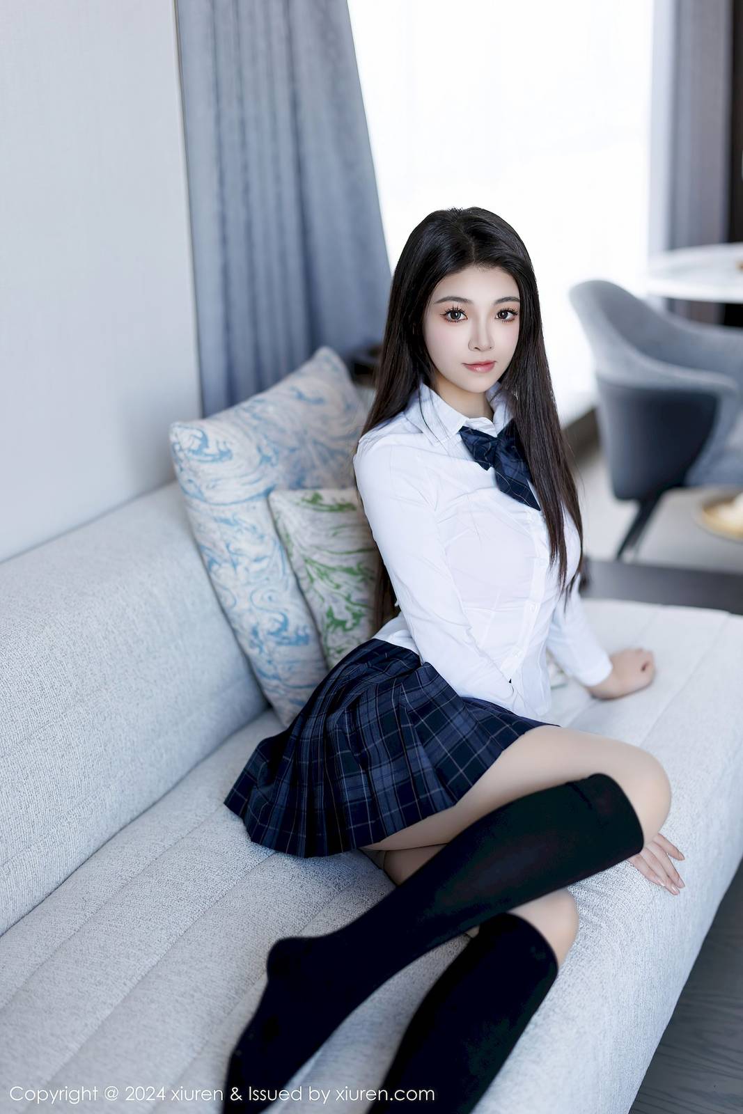 秀人网新人模特初梦瑶白色上衣搭配蓝色短裙性感写真-22