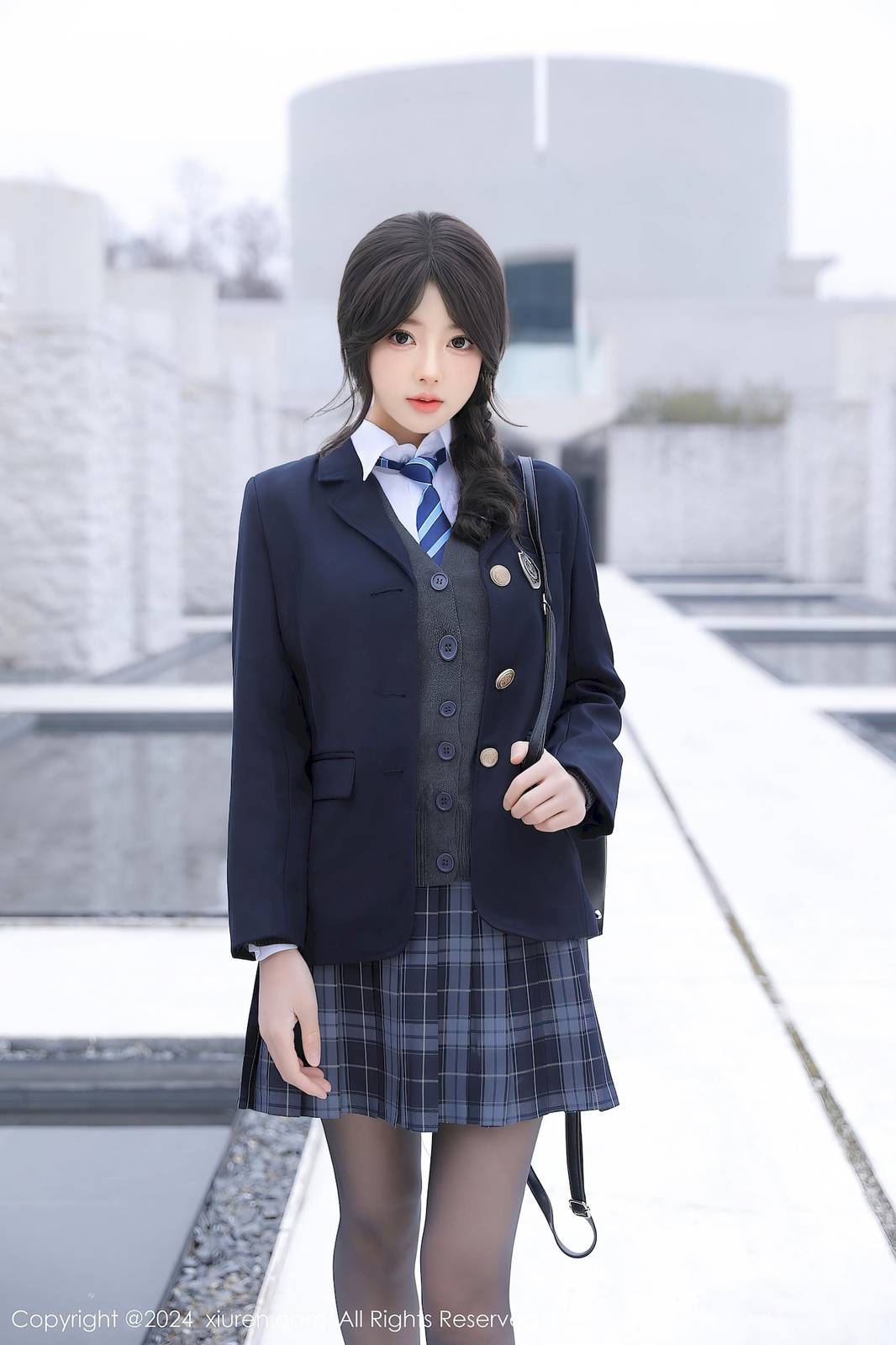秀人网新人模特桃妖夭学妹制服娇美身段性感写真-5