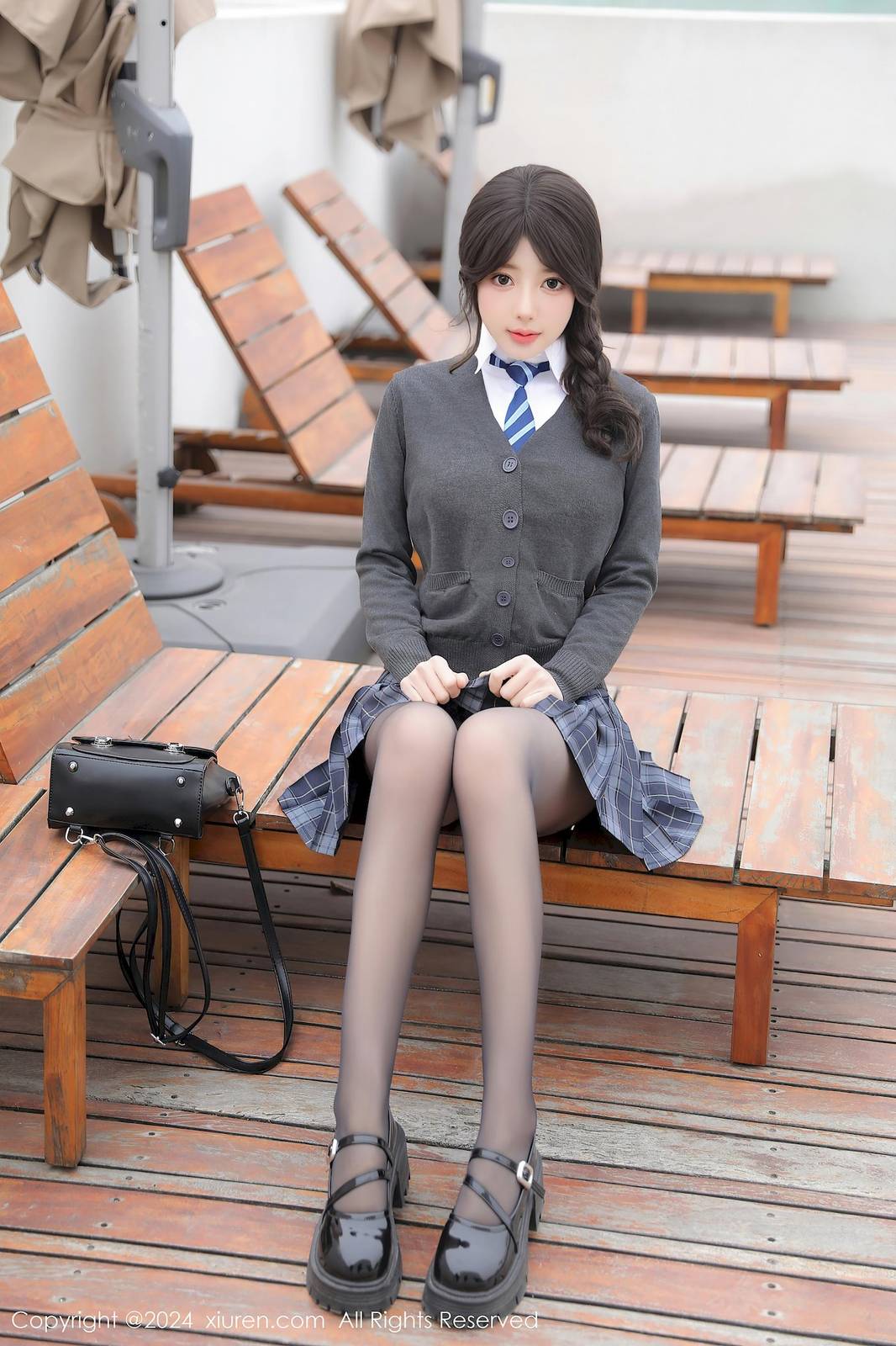 秀人网新人模特桃妖夭学妹制服娇美身段性感写真-16