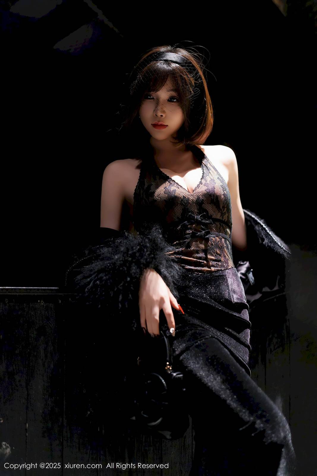 秀人网女神徐莉芝Booty黑色连衣裙黑丝御姐西安旅拍-5