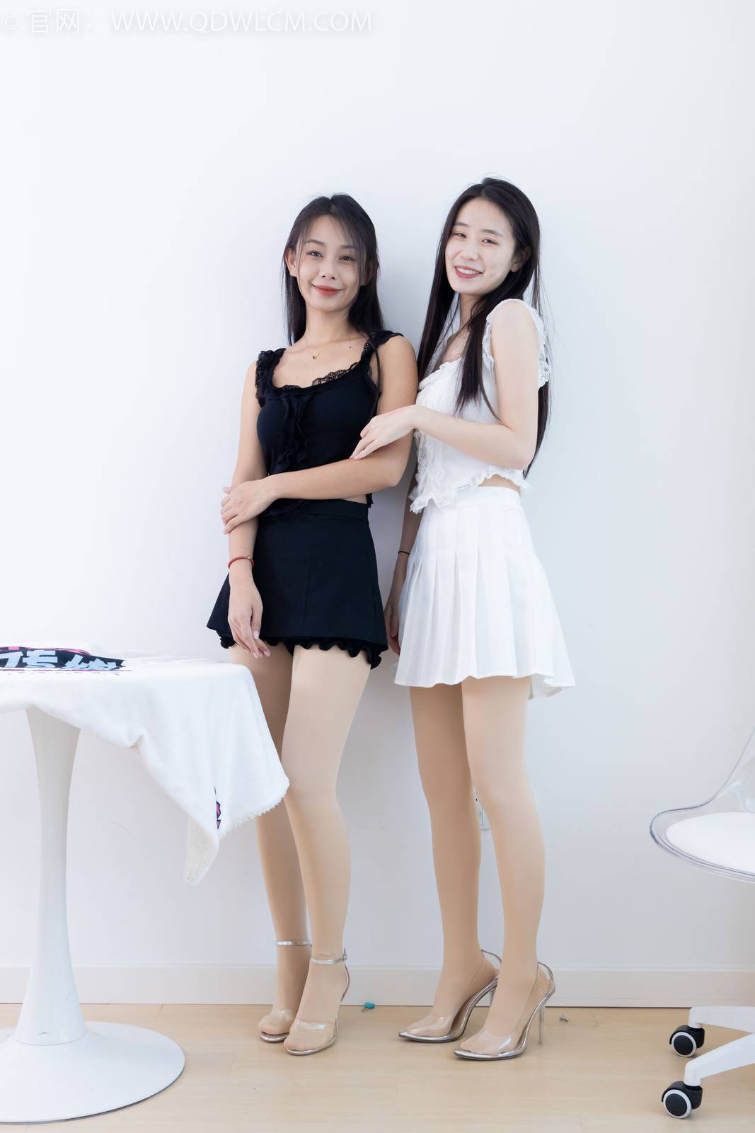 物恋传媒模特菜菜&岚岚黑白服饰要你的温柔主题写真