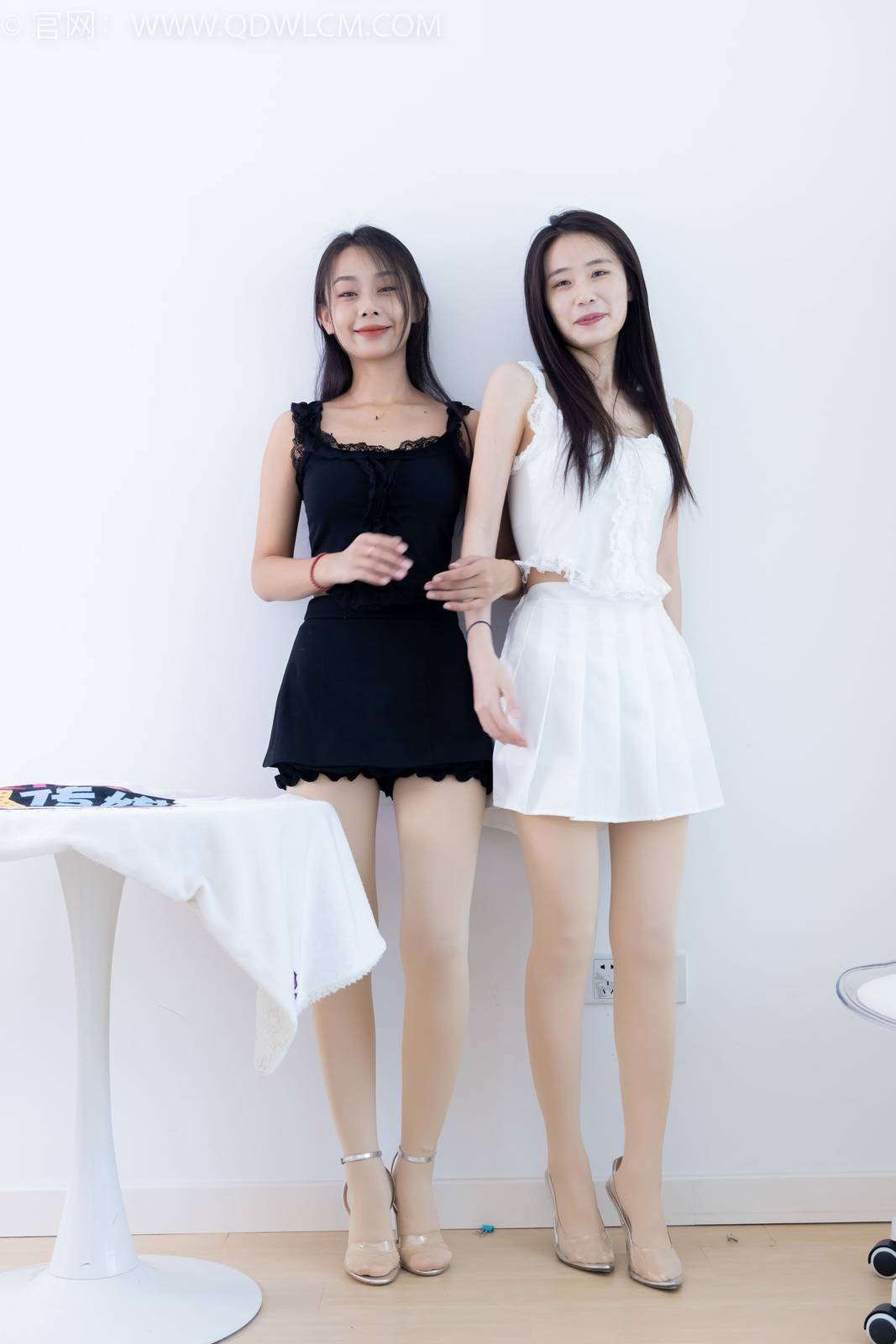 物恋传媒模特菜菜&岚岚黑白服饰要你的温柔主题写真-166