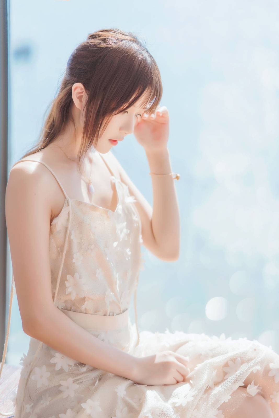 网络红人桜桃喵白色吊带长裙阳光系列户外写真-2