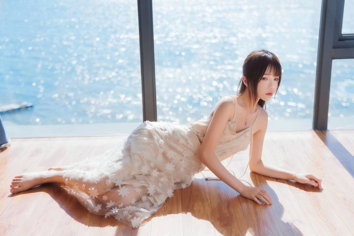 网络红人桜桃喵白色吊带长裙阳光系列户外写真-18