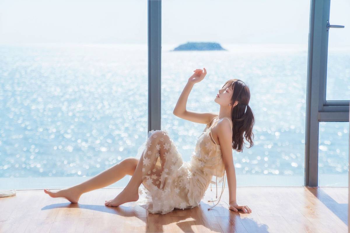 网络红人桜桃喵白色吊带长裙阳光系列户外写真-22