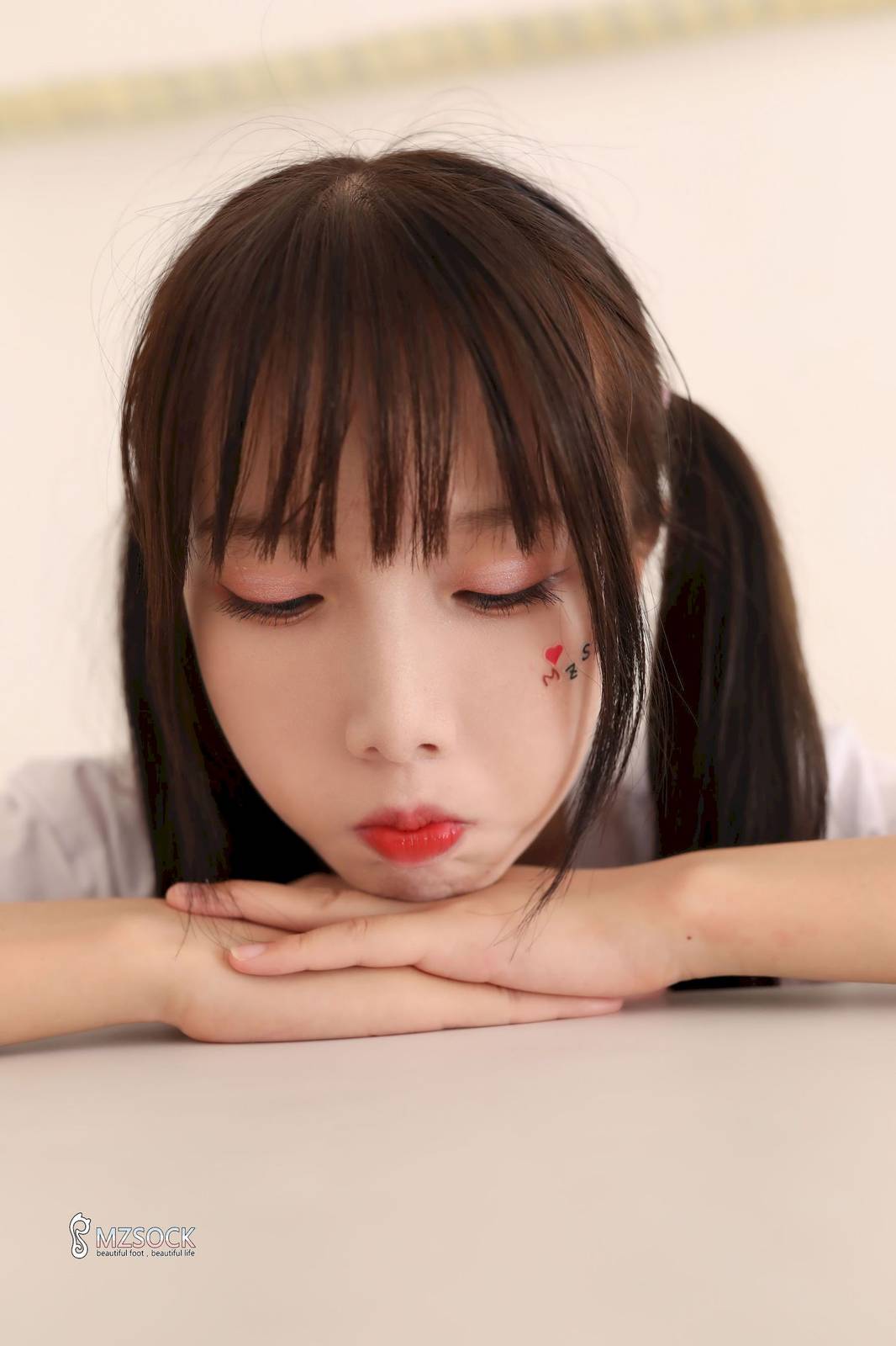 MZSOCK爱美足小妹樱子白色上衣牛仔裤足控写真-3