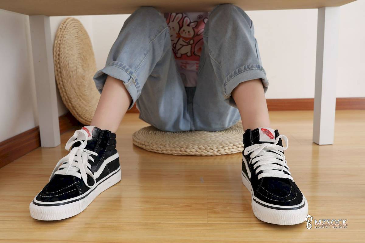 MZSOCK爱美足小妹樱子白色上衣牛仔裤足控写真-11