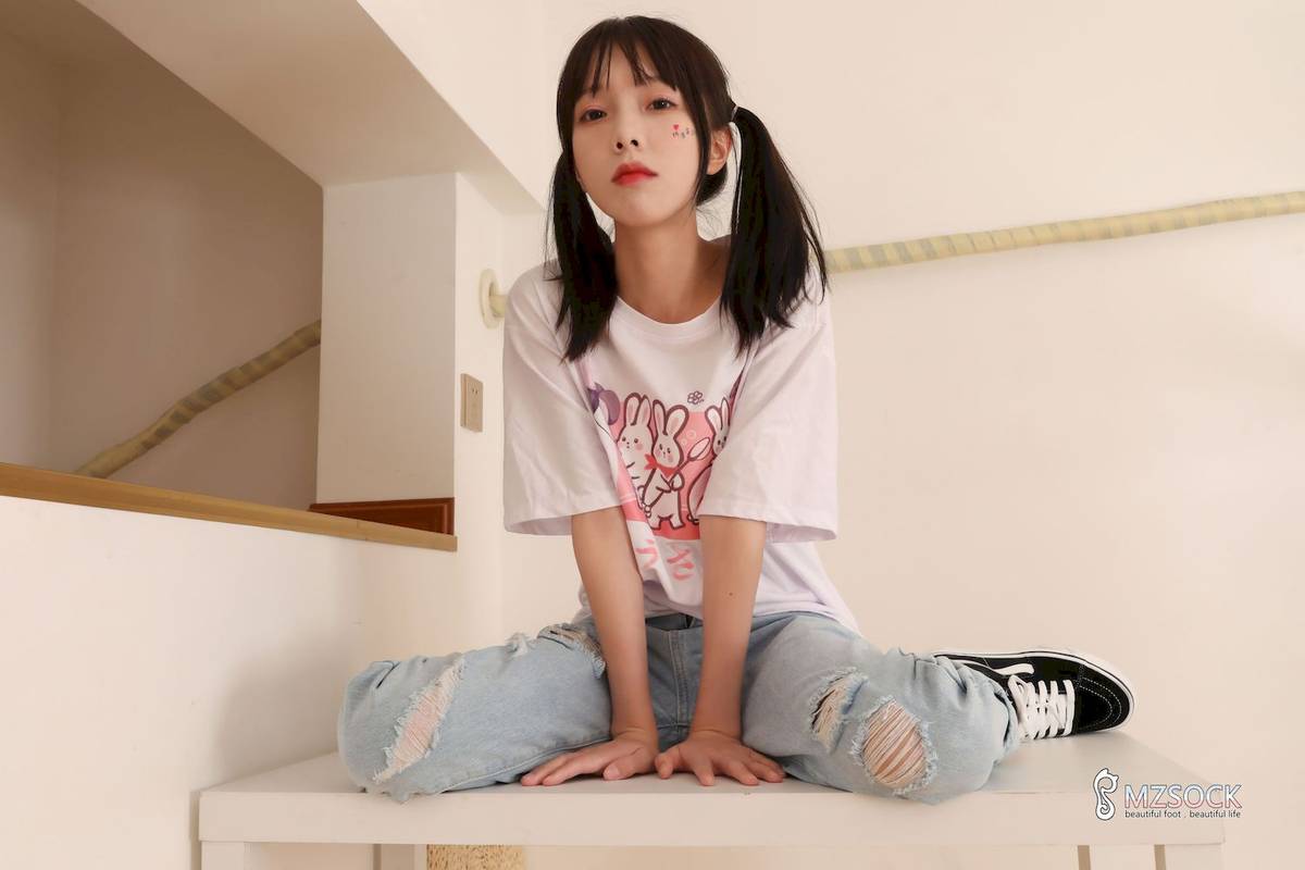 MZSOCK爱美足小妹樱子白色上衣牛仔裤足控写真-16