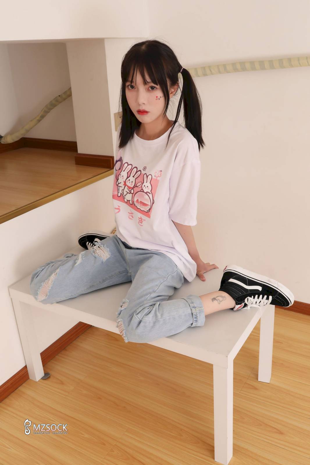 MZSOCK爱美足小妹樱子白色上衣牛仔裤足控写真-17