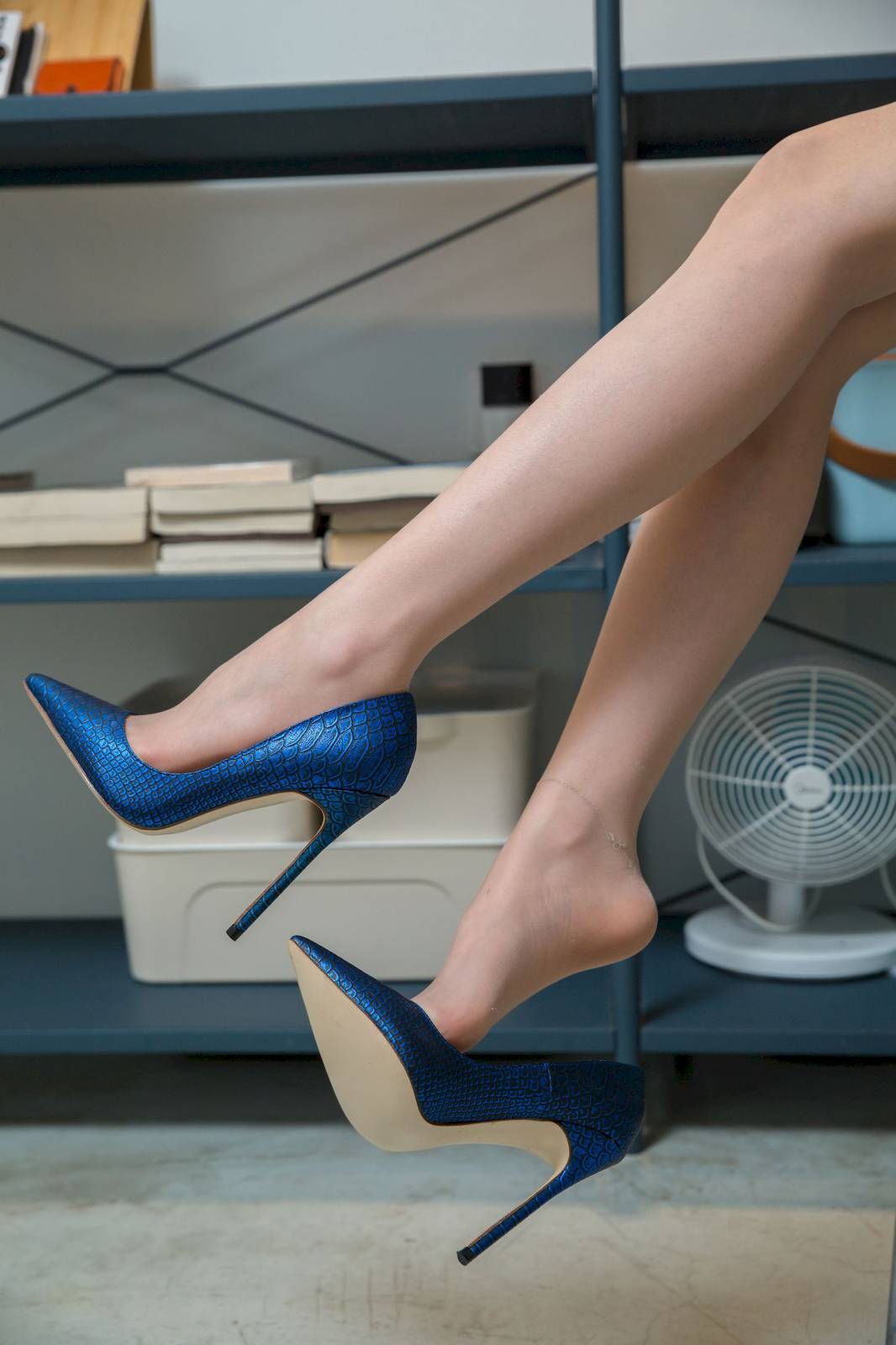 微密圈腿模SIA不吃鱼前凸后翘嘉宾专享高挑写真-84