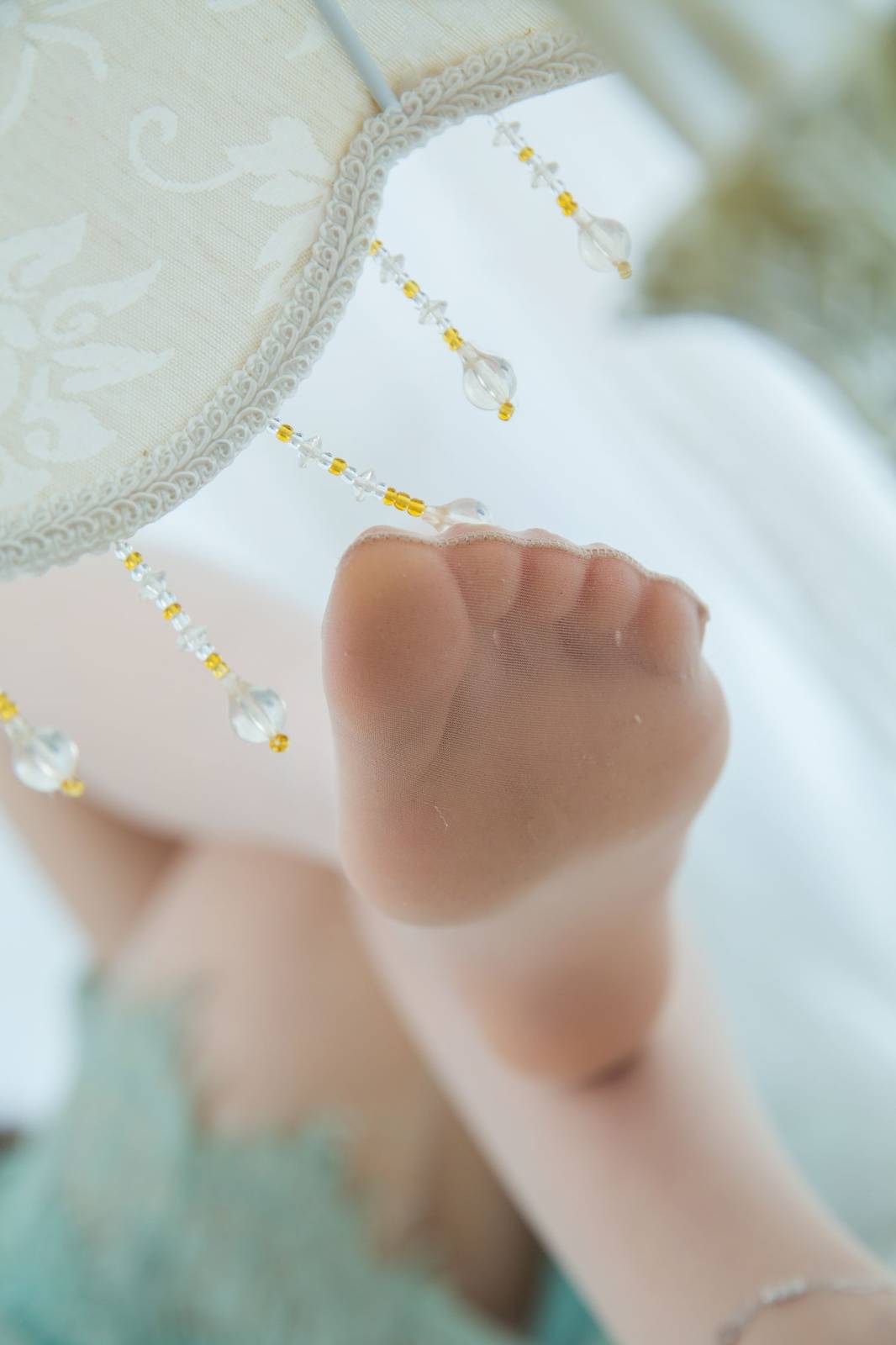 微密圈模特SIA不吃鱼绿色吊裙肉色丝袜居家写真-4