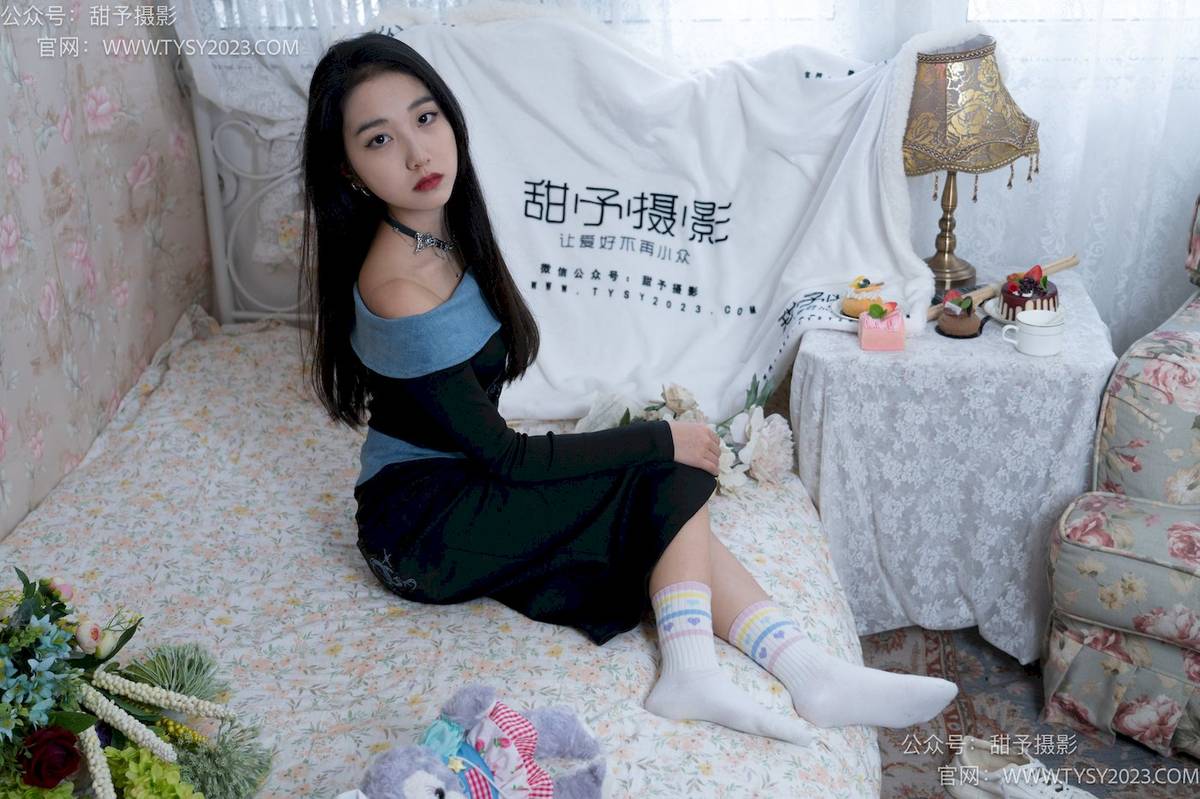 甜予摄影筱筱微卷长发裸足诱惑轻松休闲风写真-38