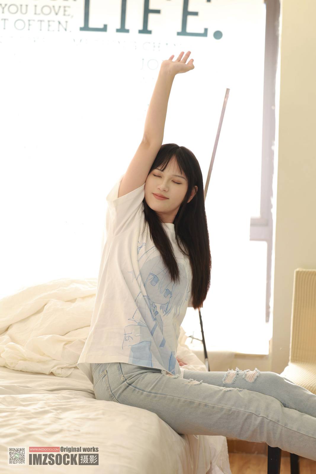 MZSOCK爱美足模特梦瑶白色T恤牛仔长裤阳光写真-8