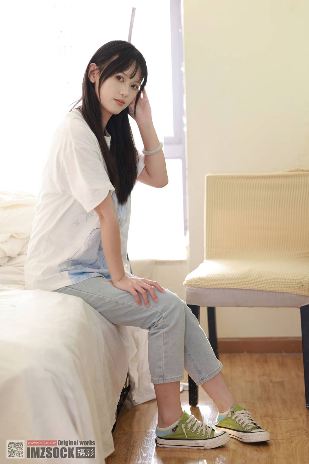 MZSOCK爱美足模特梦瑶白色T恤牛仔长裤阳光写真-5