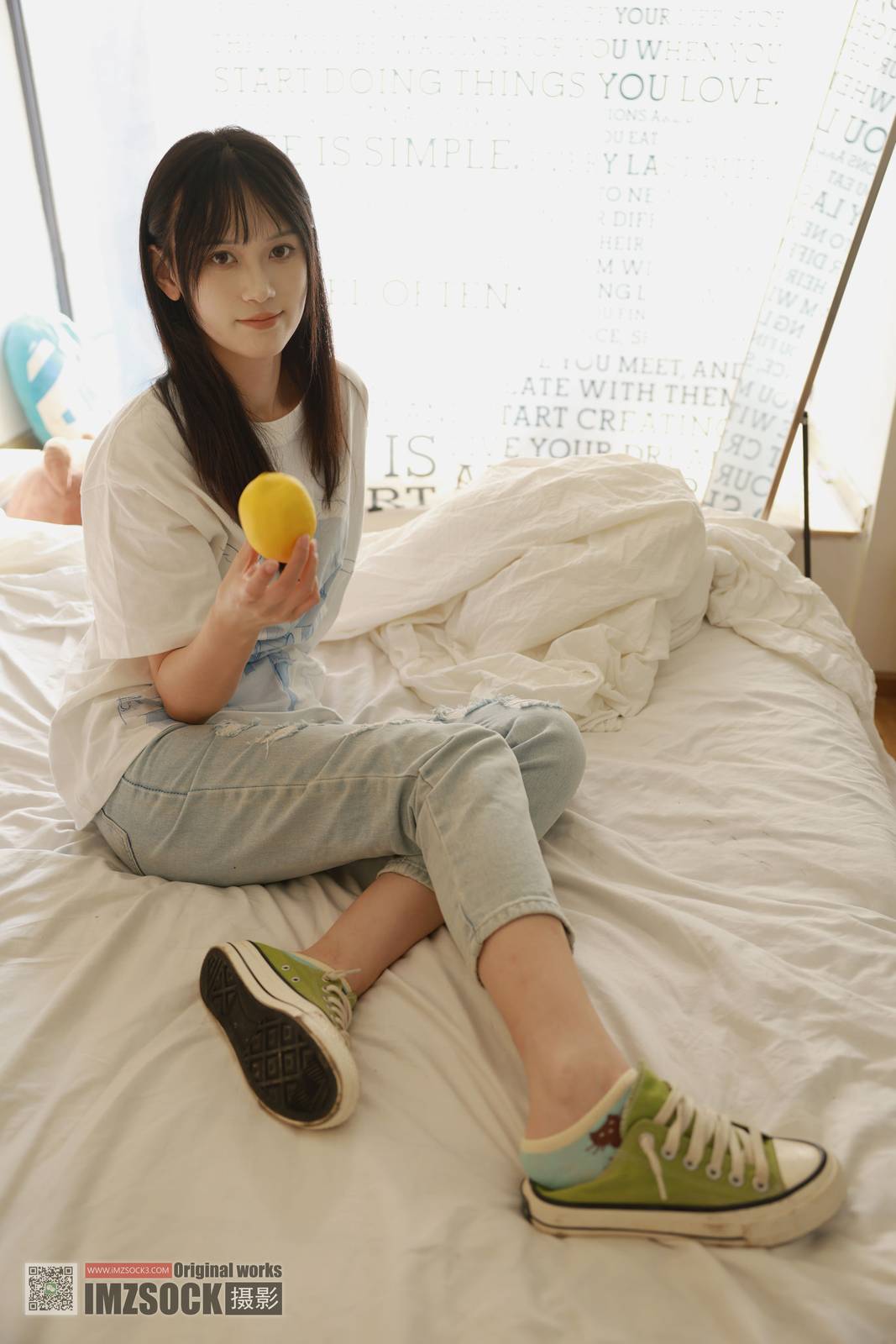 MZSOCK爱美足模特梦瑶白色T恤牛仔长裤阳光写真-32