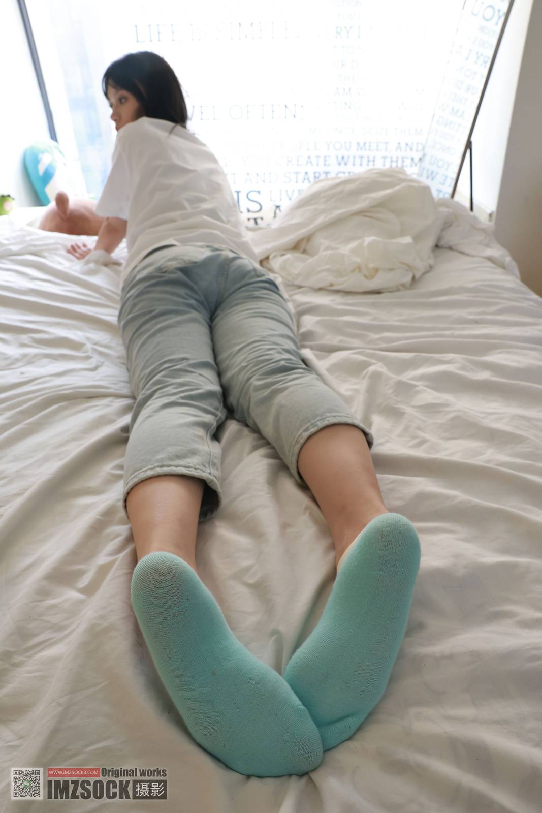 MZSOCK爱美足模特梦瑶白色T恤牛仔长裤阳光写真-86