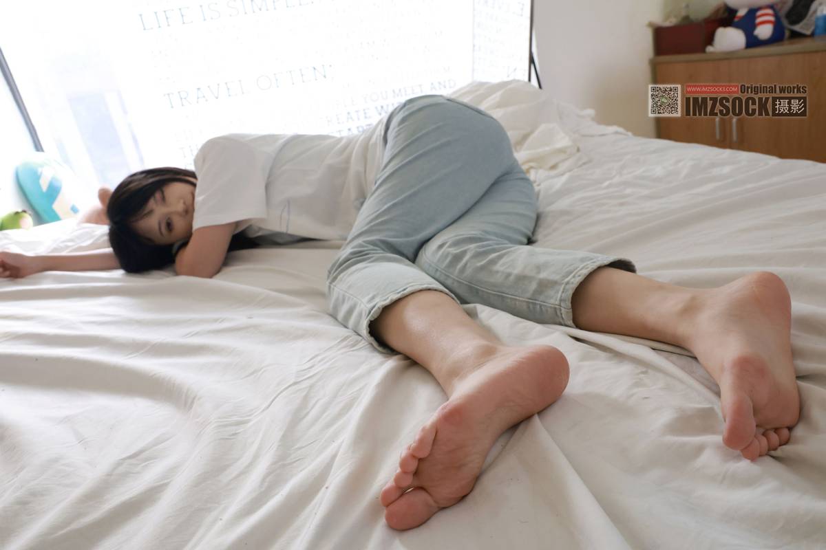 MZSOCK爱美足模特梦瑶白色T恤牛仔长裤阳光写真-138