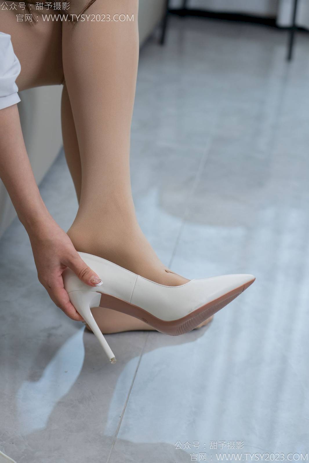 甜予摄影模特澜澜白衬衫包臀裙白领丽人系列写真-109