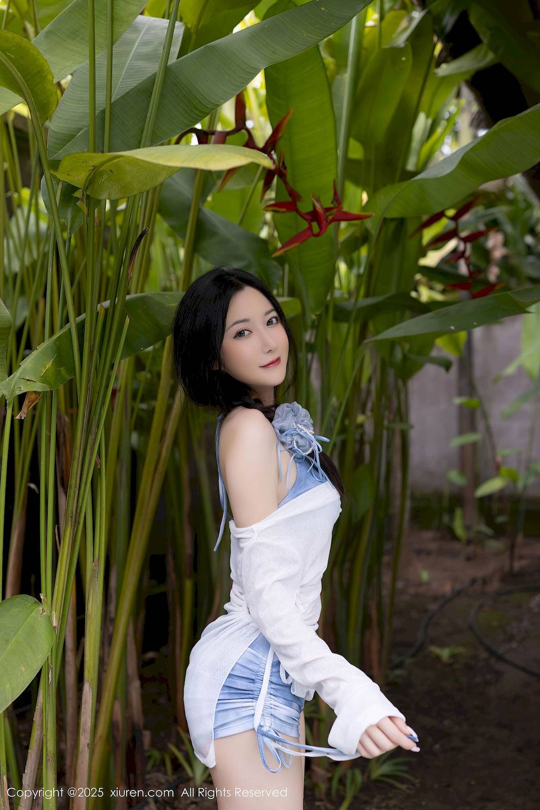 秀人网模特鱼子酱Fish蓝色比基尼婀娜身材印尼旅拍-36