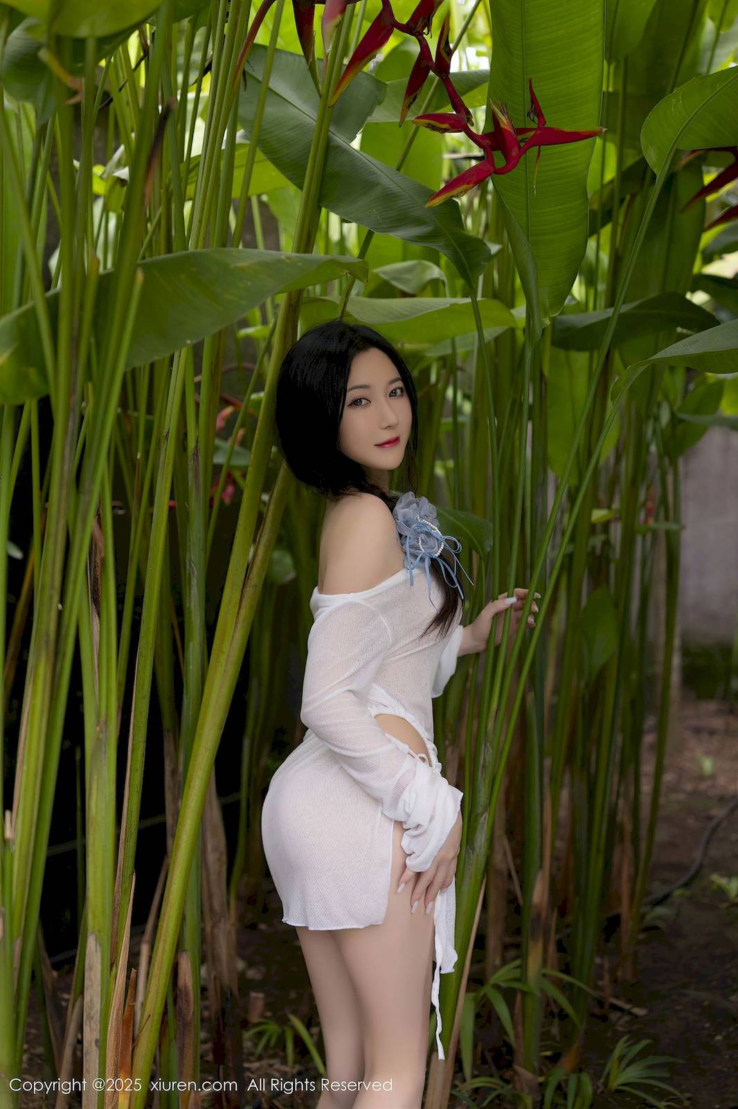 秀人网模特鱼子酱Fish蓝色比基尼婀娜身材印尼旅拍-41