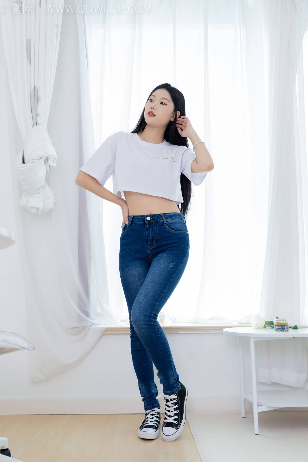 物恋传媒模特小竹白T恤牛仔裤居家女友主题写真-2