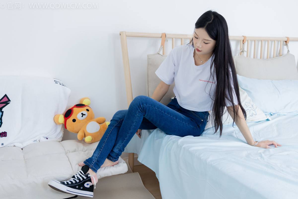 物恋传媒模特小竹白T恤牛仔裤居家女友主题写真-4