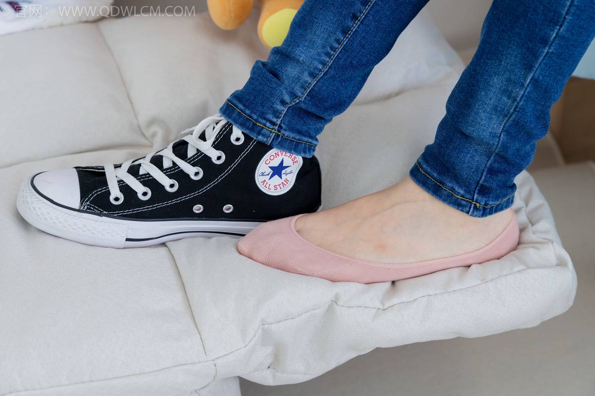 物恋传媒模特小竹白T恤牛仔裤居家女友主题写真-6