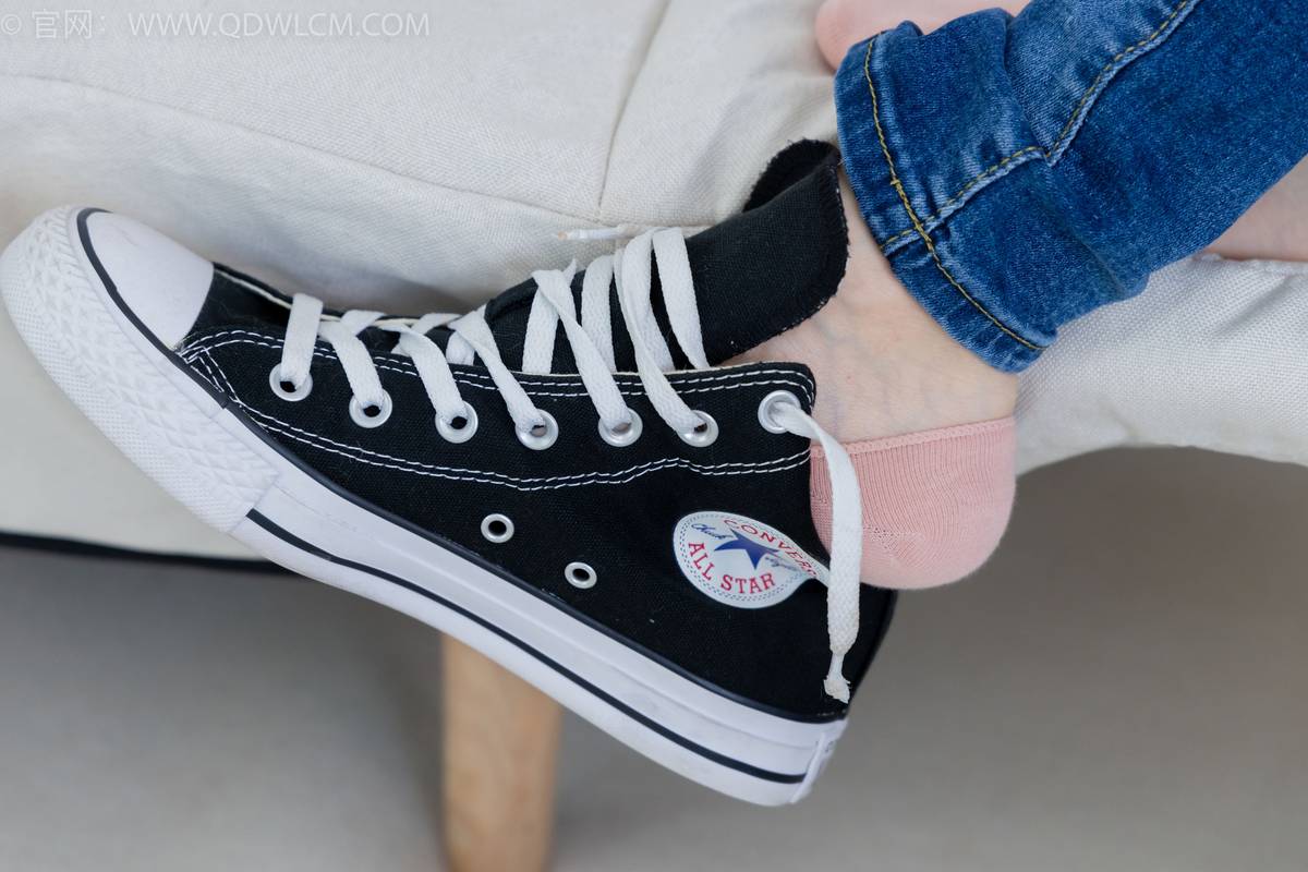 物恋传媒模特小竹白T恤牛仔裤居家女友主题写真-8