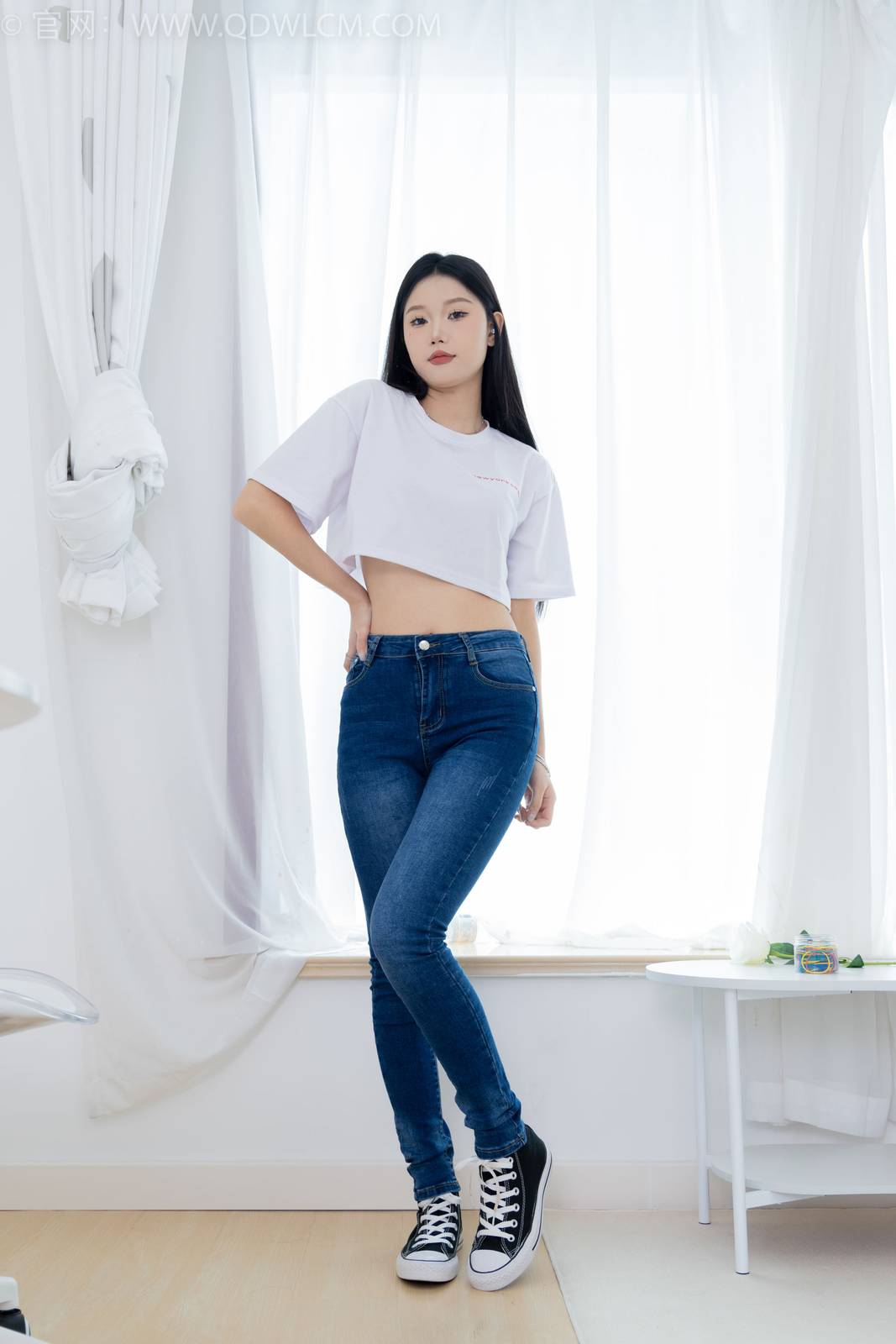 物恋传媒模特小竹白T恤牛仔裤居家女友主题写真-11