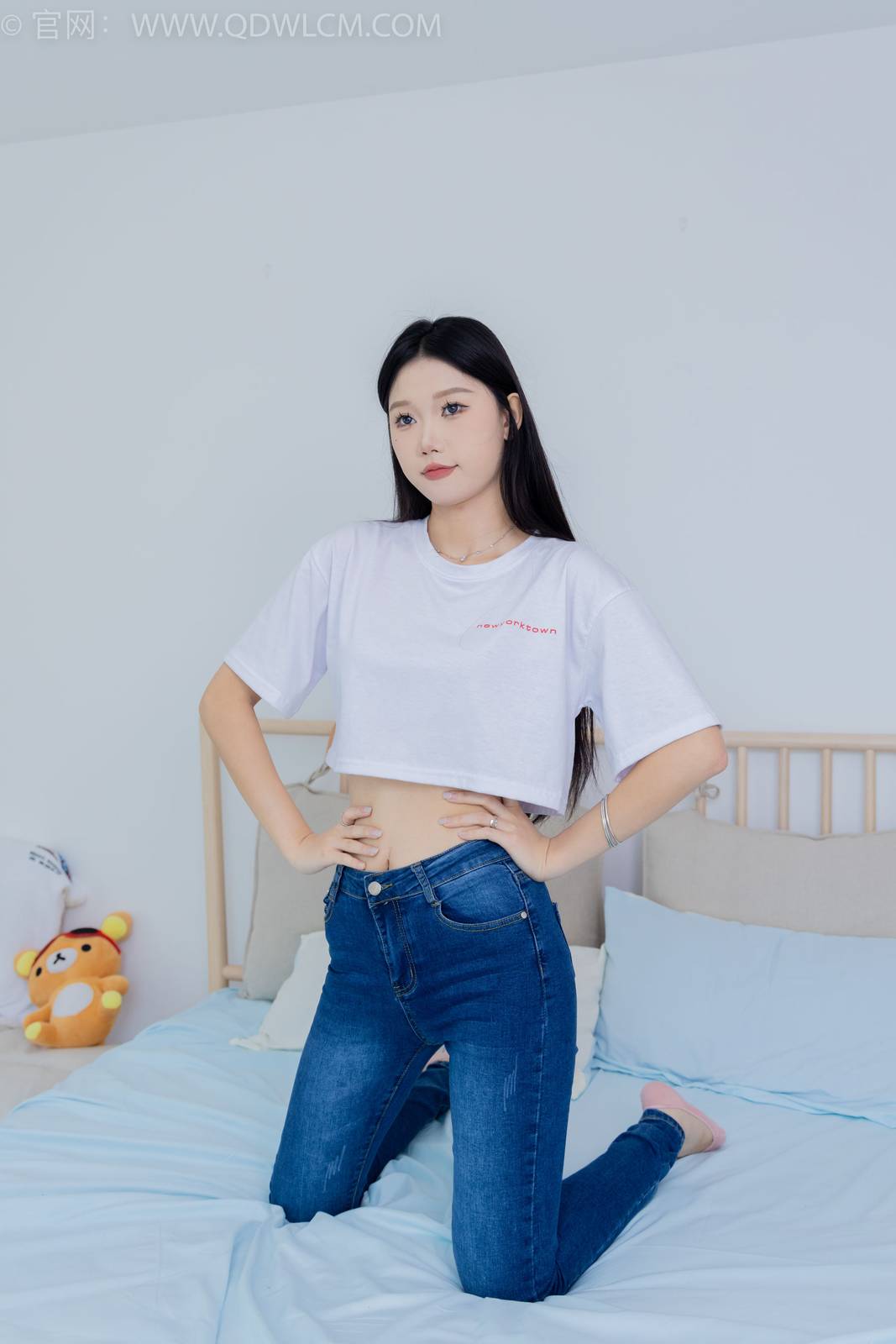 物恋传媒模特小竹白T恤牛仔裤居家女友主题写真-16