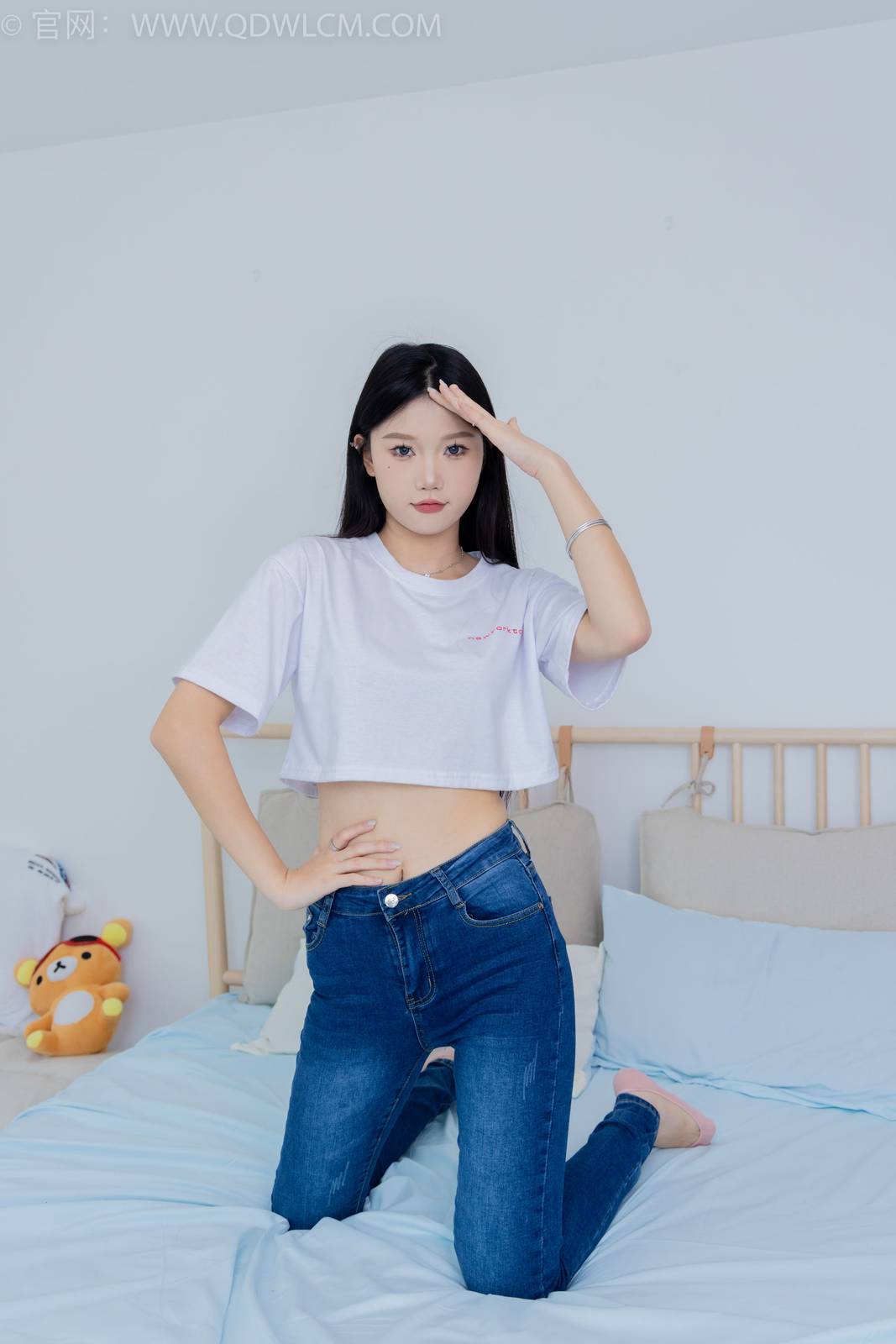 物恋传媒模特小竹白T恤牛仔裤居家女友主题写真-18