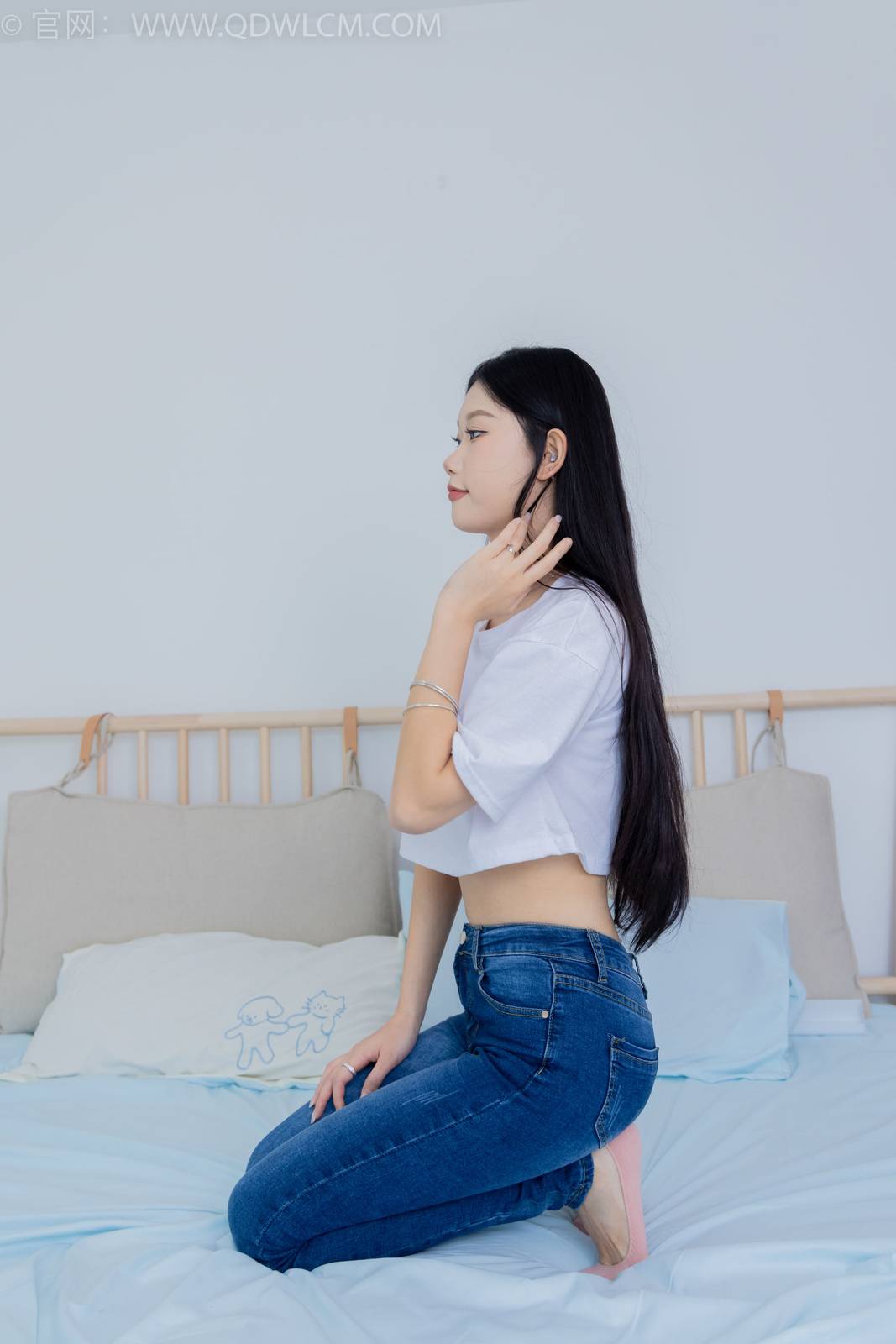 物恋传媒模特小竹白T恤牛仔裤居家女友主题写真-24