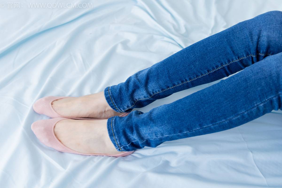 物恋传媒模特小竹白T恤牛仔裤居家女友主题写真-28