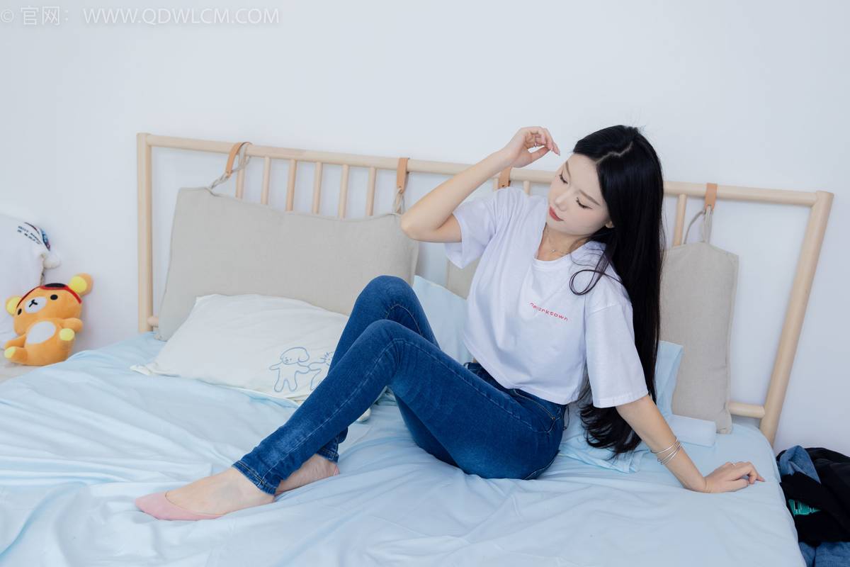 物恋传媒模特小竹白T恤牛仔裤居家女友主题写真-35