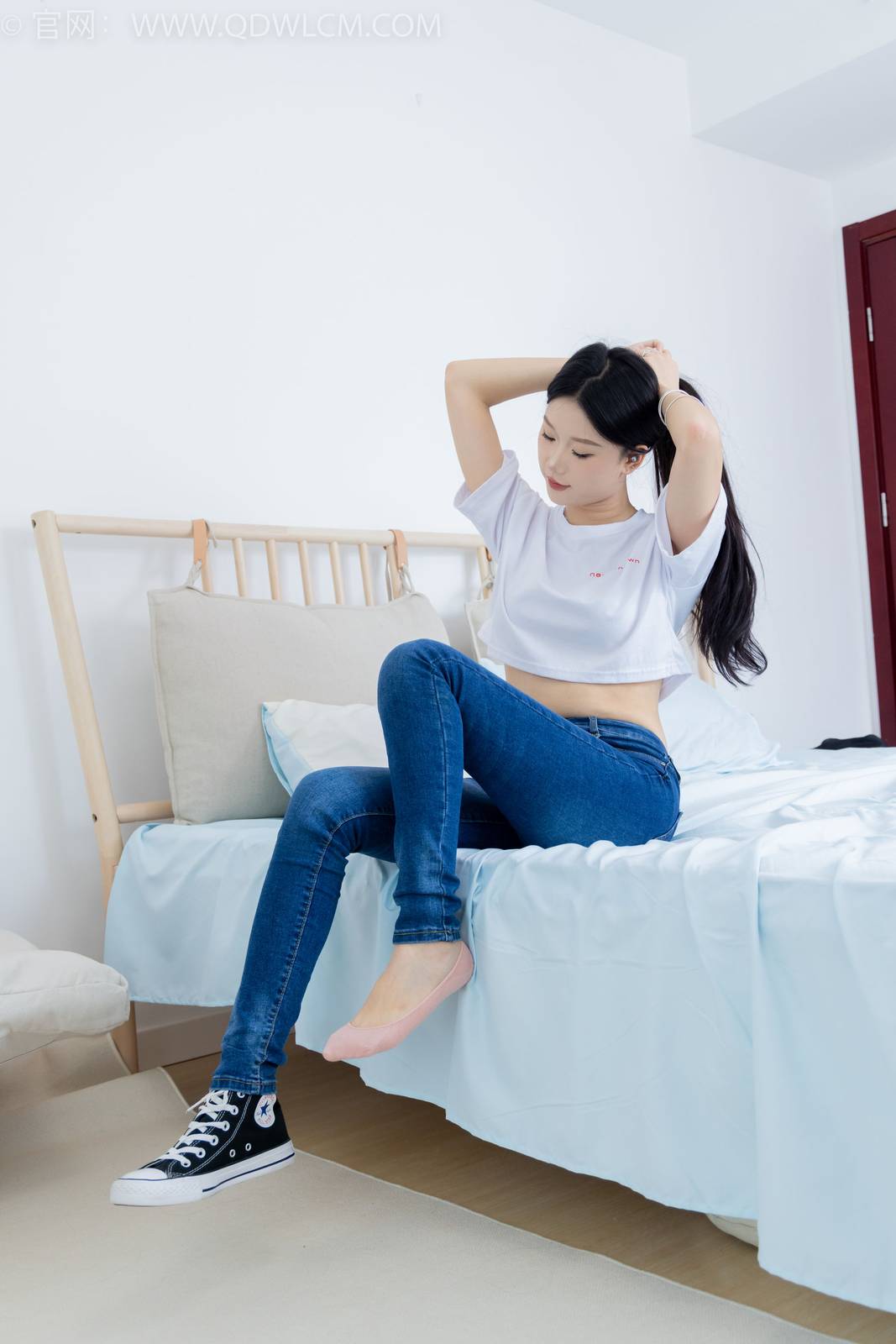 物恋传媒模特小竹白T恤牛仔裤居家女友主题写真-116