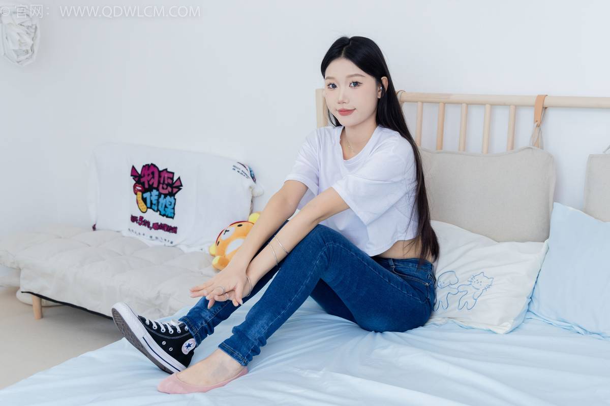 物恋传媒模特小竹白T恤牛仔裤居家女友主题写真-136