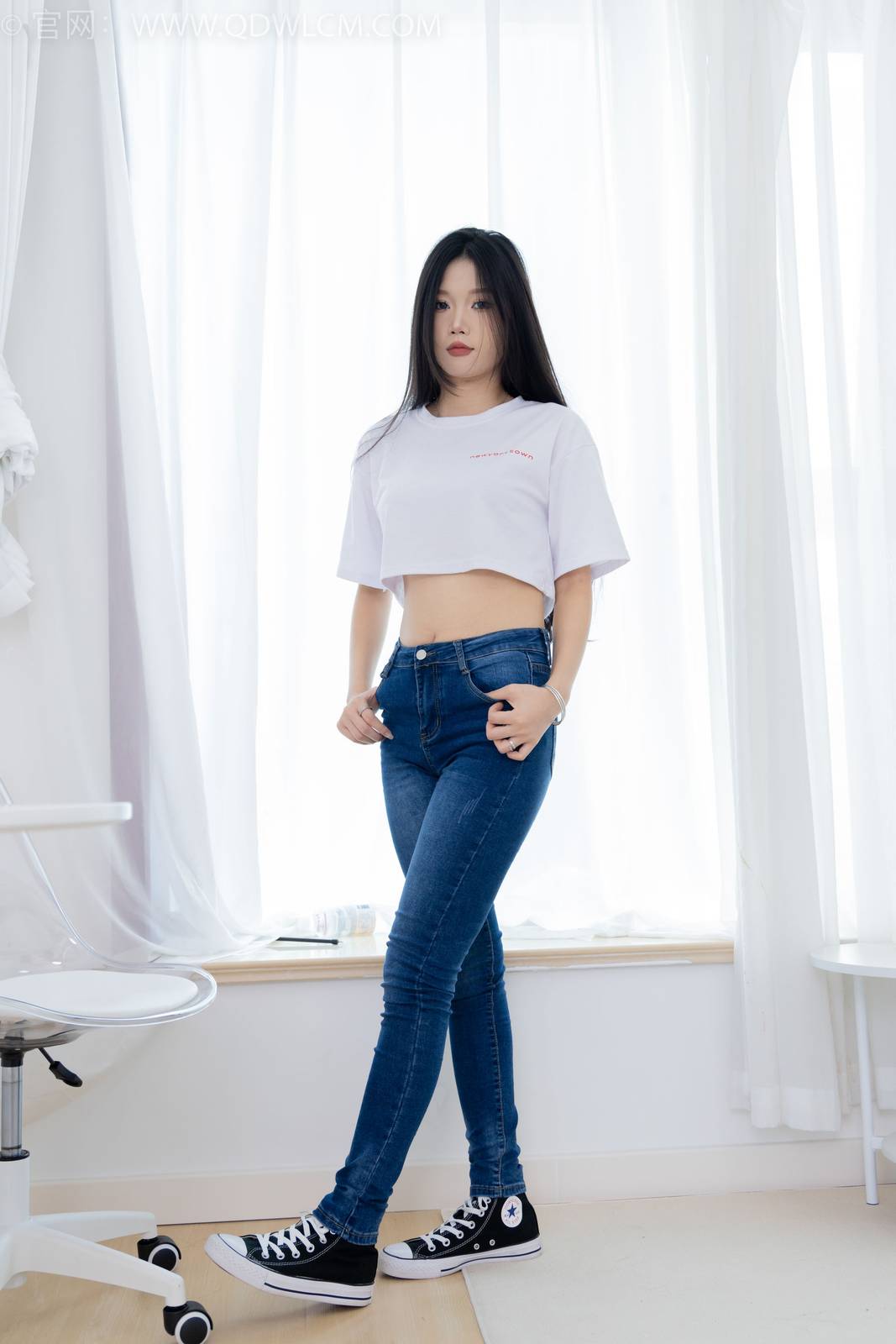 物恋传媒模特小竹白T恤牛仔裤居家女友主题写真-154