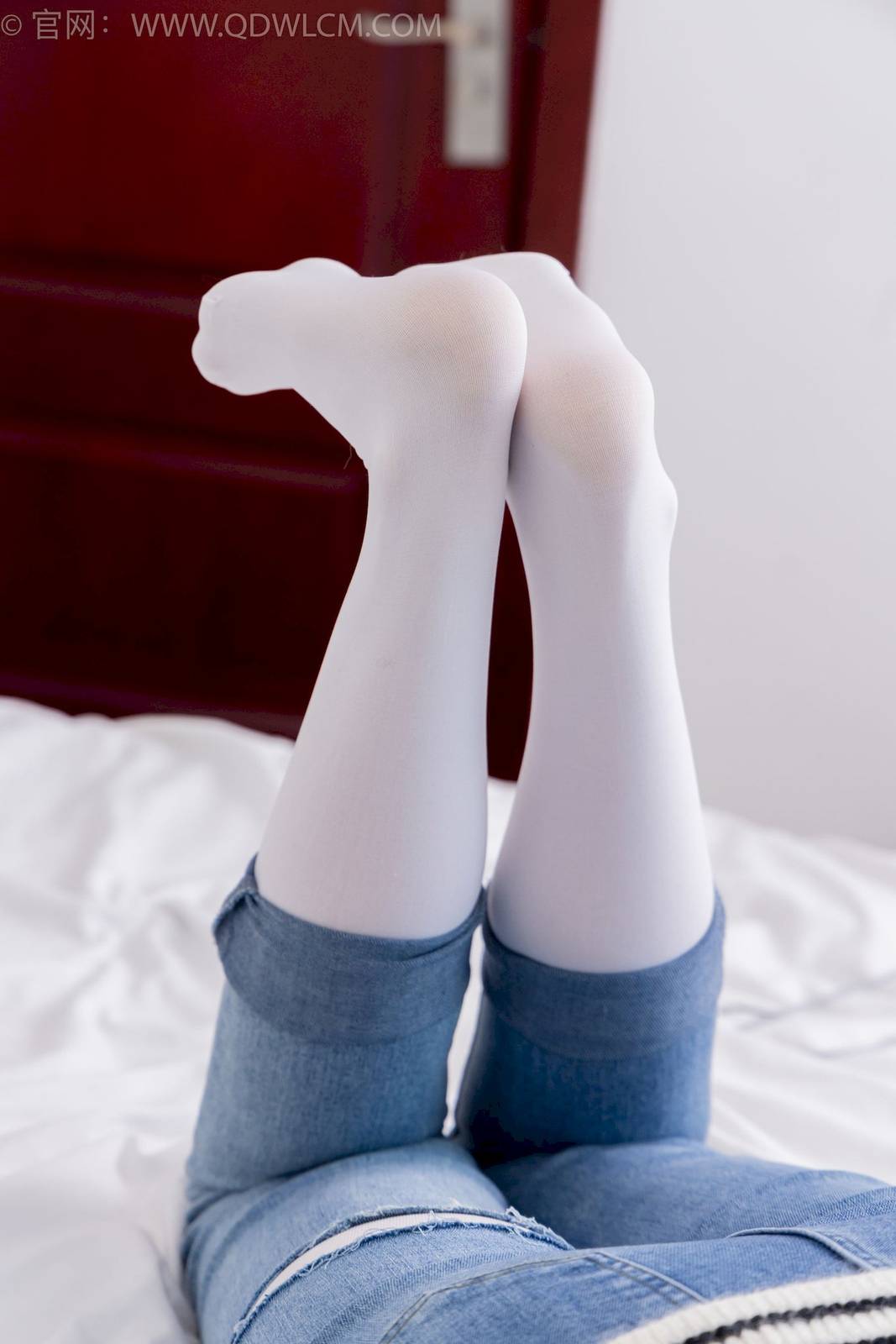 物恋传媒模特恬恬白色毛衣搭配牛仔裤居家写真-35