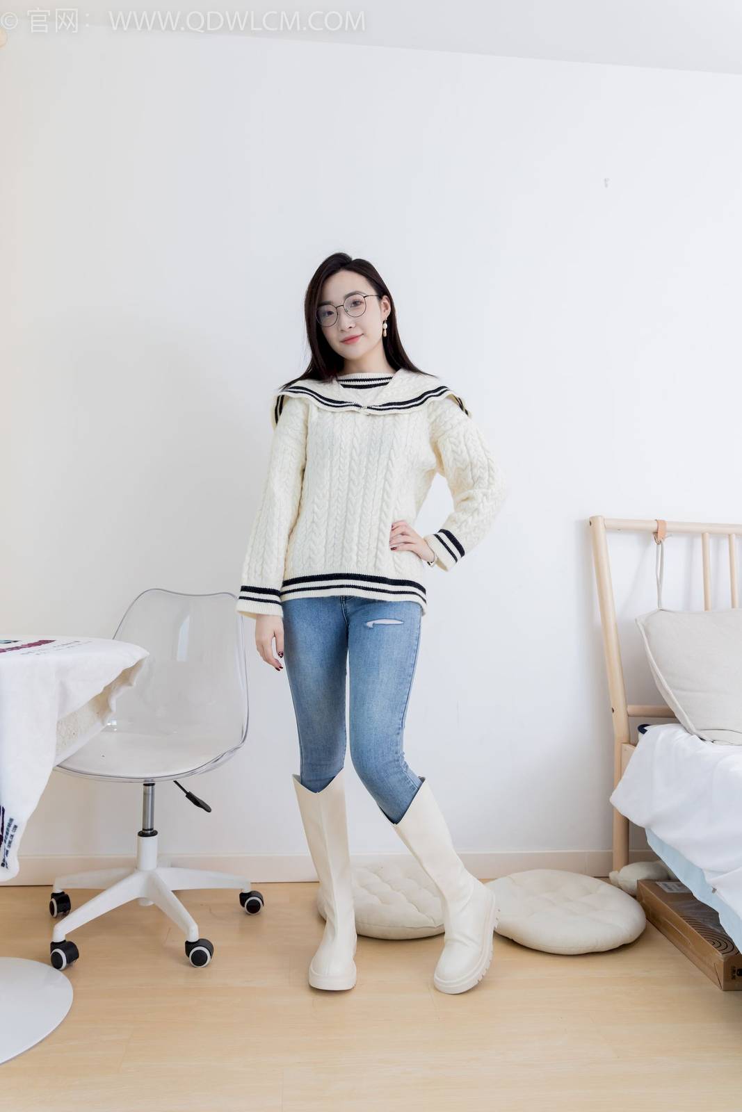 物恋传媒模特恬恬白色毛衣搭配牛仔裤居家写真-69