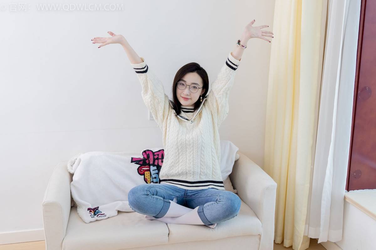 物恋传媒模特恬恬白色毛衣搭配牛仔裤居家写真-135