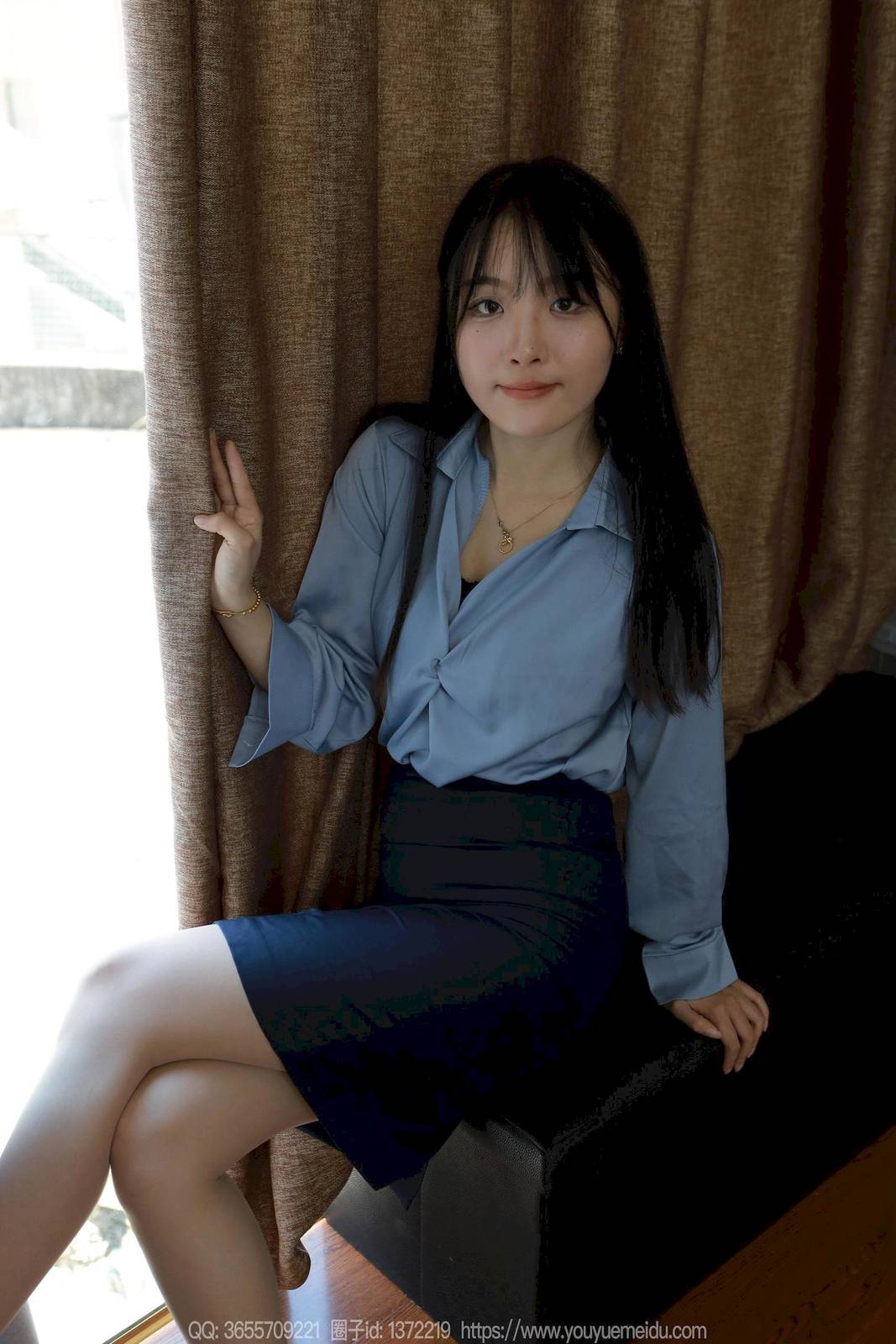 IESS异思趣向模特婉萍蓝色衬衣肉色丝袜清纯写真-4