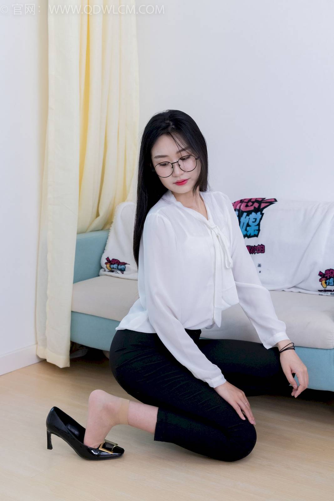 物恋传媒模特小敏白上衣黑色长裤职场丽人写真-14