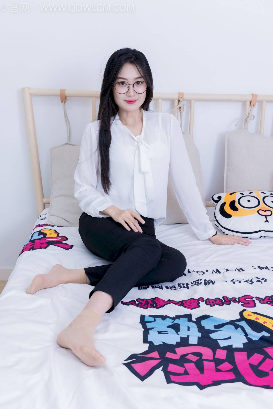 物恋传媒模特小敏白上衣黑色长裤职场丽人写真-27