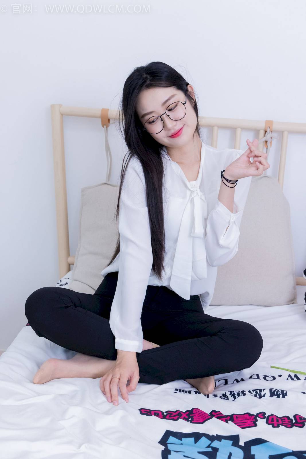 物恋传媒模特小敏白上衣黑色长裤职场丽人写真-37