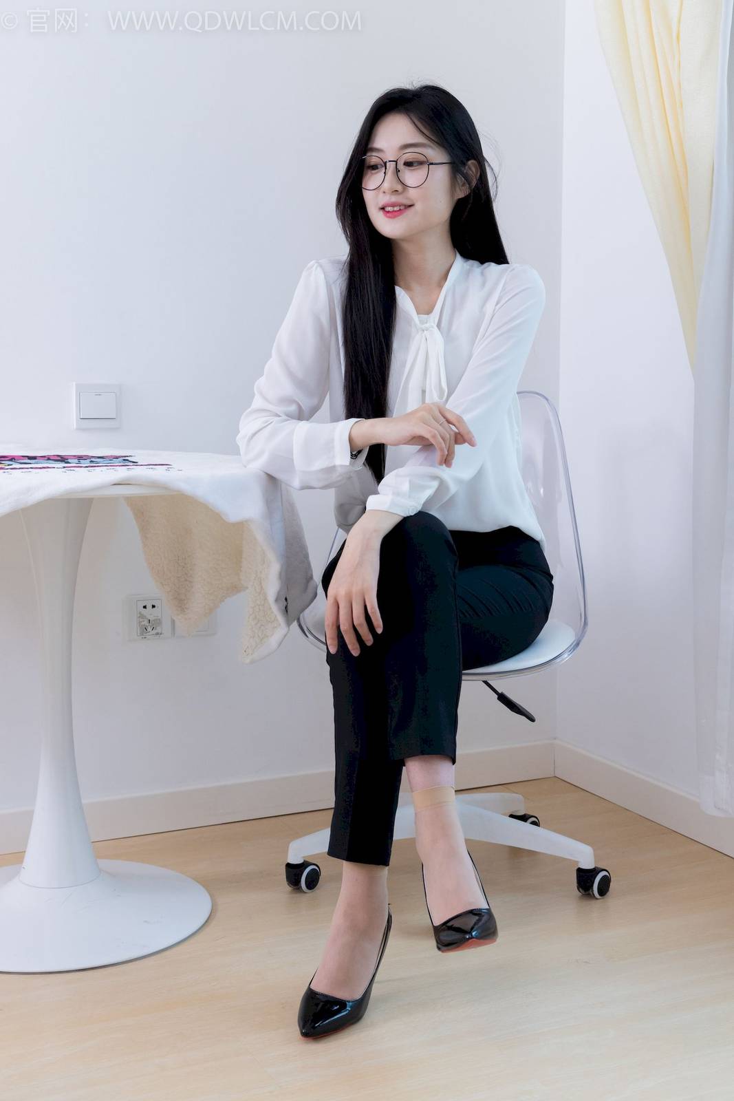 物恋传媒模特小敏白上衣黑色长裤职场丽人写真-40
